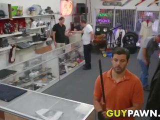 Đẹp pawnee đập qua cửa hàng owners