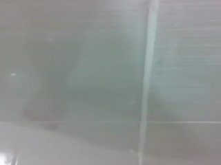 Turkiškas berniukas cumming į tualetas