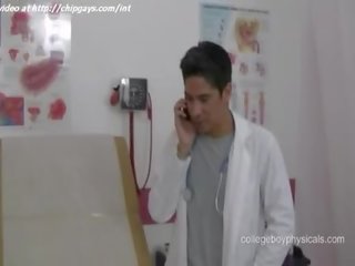 Segar dokter examines suitor